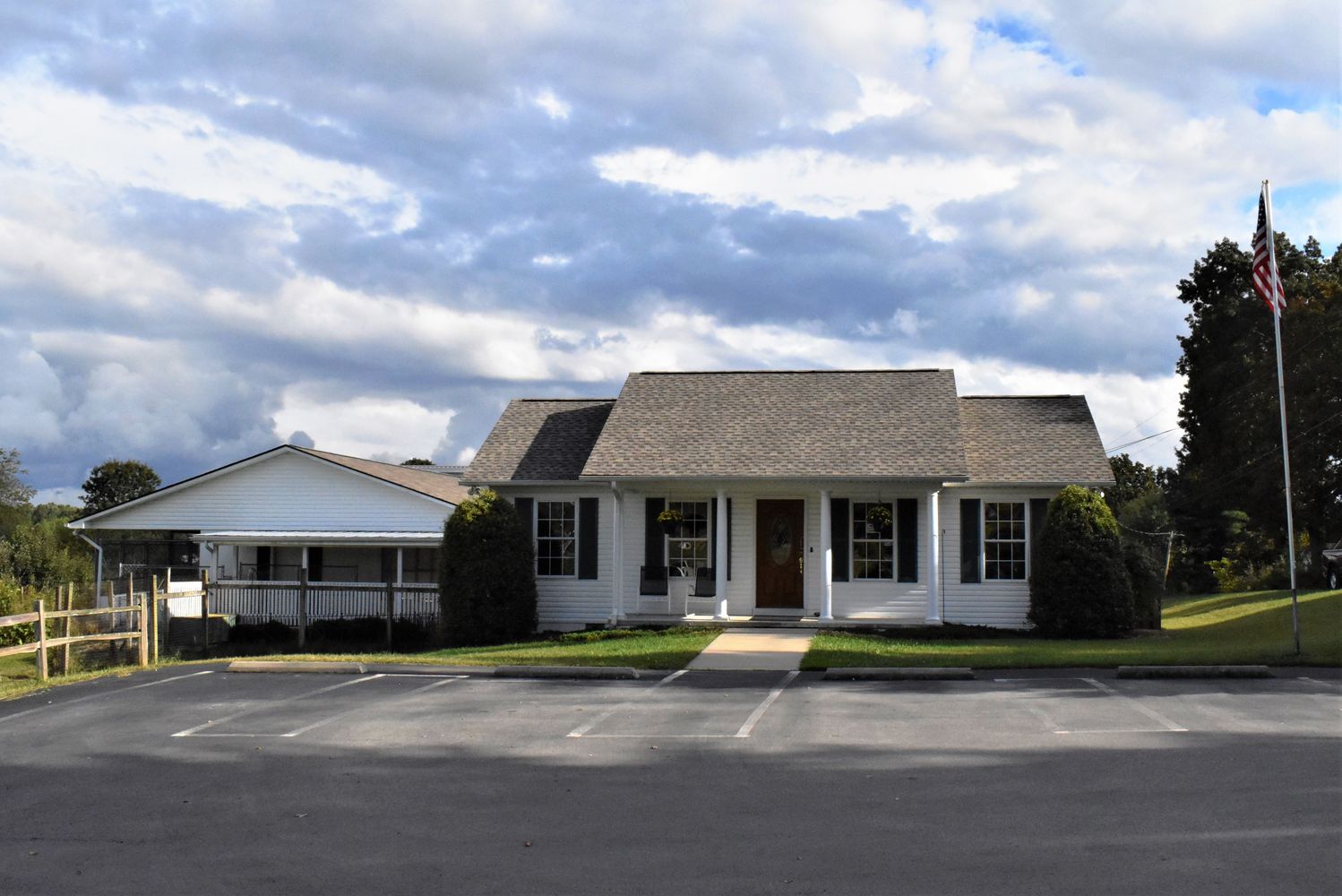 Bed & Biscuit: 153 Fence Ln, Crossville, TN 38571